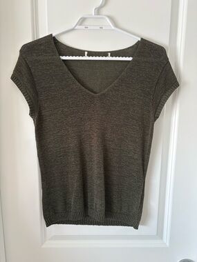 Olive V-Neck Short Sleeve Knit Top